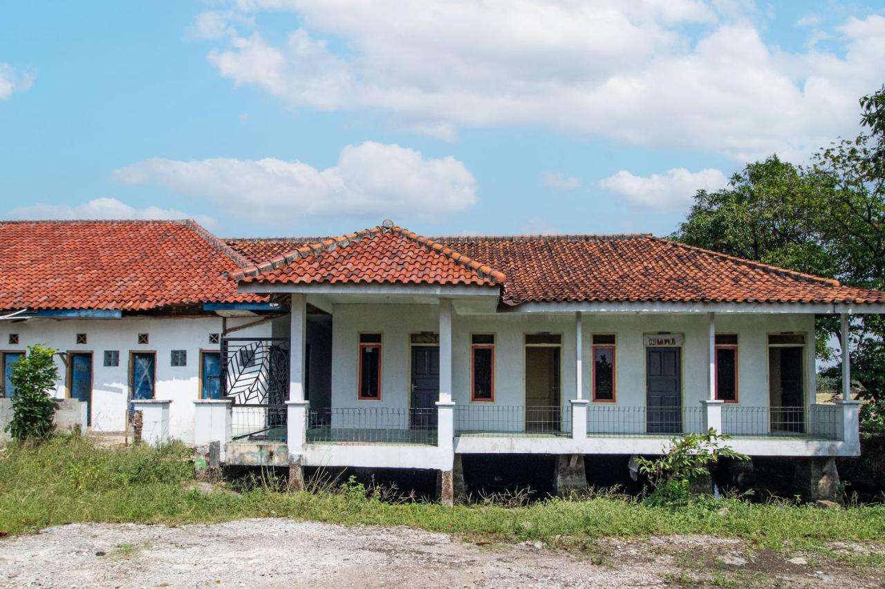 Hotel Spot On 92832 Al Mahira Syariah Majalengka Exterior foto