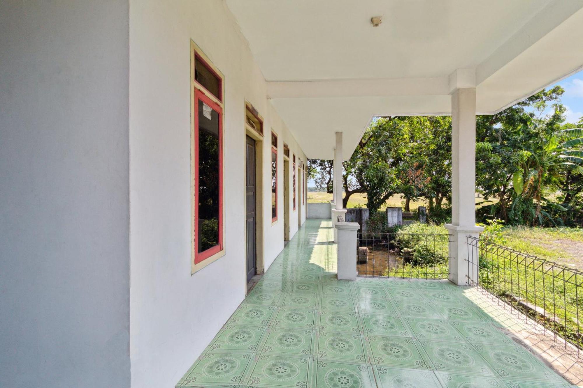 Hotel Spot On 92832 Al Mahira Syariah Majalengka Exterior foto