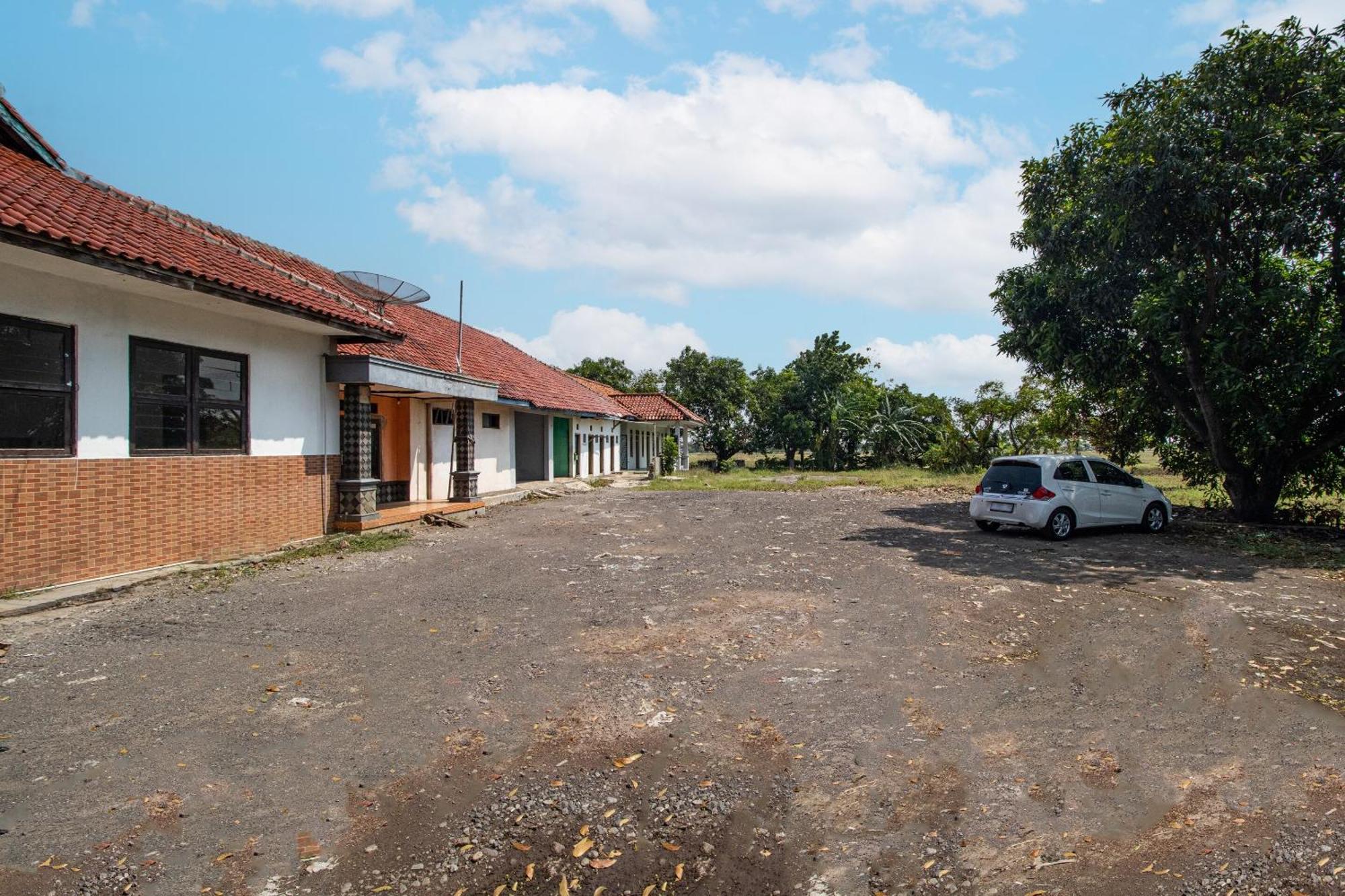 Hotel Spot On 92832 Al Mahira Syariah Majalengka Exterior foto